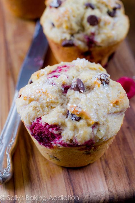 Easy & quick Jumbo Raspberry Chocolate Chip Muffins. Using a couple tricks to make them extra tall and taste like your favorite bakery-style muffins. Read how at sallysbakingaddiction.com Raspberry Chocolate Chip Muffins, Raspberry Chocolate Chip, Jumbo Muffins, Bakery Style Muffins, Raspberry Muffins, Raspberry Chocolate, Sally's Baking, Raspberry Recipes, Chocolate Chip Muffins