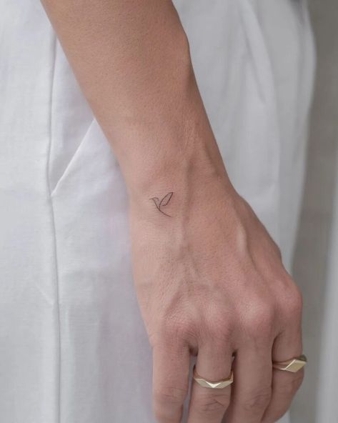 20 Small Tattoos With Deep Meaning And Powerful Symbolism Finger Tattoos Minimal, Minimal Female Tattoo, Minimal Bird Tattoos For Women, Subtle Bird Tattoos, Bird Hand Tattoos For Women, Elegant Bird Tattoos, Line Art Hand Tattoo, Single Angel Wing Tattoo, Simple Bird Tattoos For Women