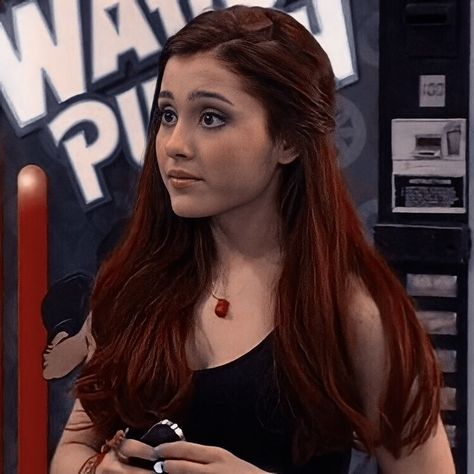 Cat Valentine Icons, Cat Valentine Outfits, Ariana Grande Red Hair, Ariana Grande Cat, Valentines Hairstyles, Cat Valentine Victorious, Emily Taylor, Drake And Josh, Jade West