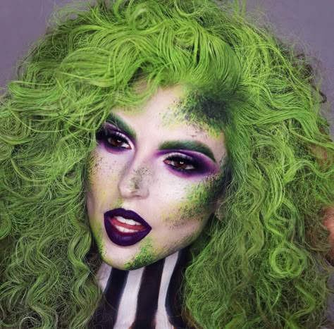 Lady Beetlejuice Makeup, Beetlejuice Inspired Makeup Simple, Womens Beetlejuice Costume Makeup, Bettle Juice Make Up Women, Beatle Juice Make Up, Beetlejuice Costume Female Makeup, Girl Beetlejuice Makeup, Beatle Juice Costume Women, Beetlejuice Cosplay Female