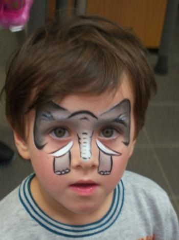 elefante                                                                                                                                                                                 Más Elephant Face Paint, Animal Face Paintings, Bodysuit Tattoos, Face Painting For Boys, Cheek Art, Elephant Face, Face Painting Easy, Kids Face Paint, Boy Face