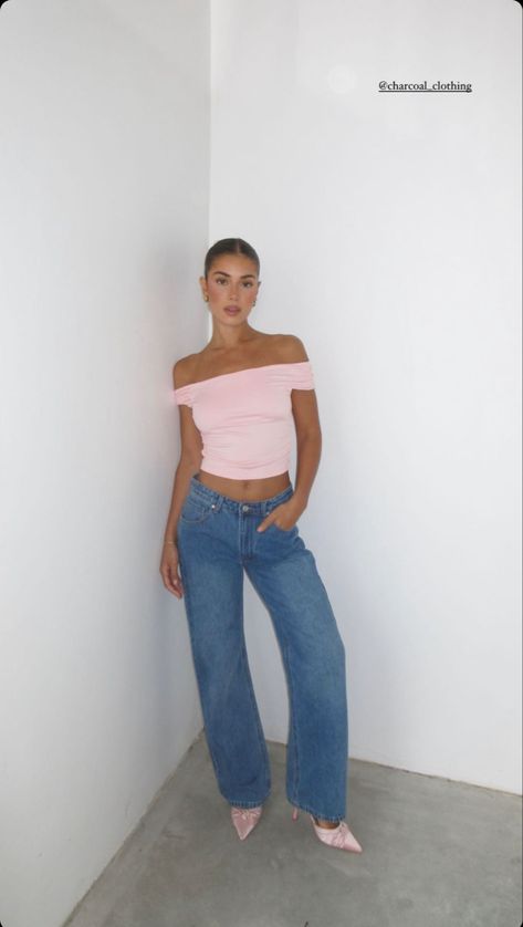 Aesthetic Brunch Outfits, Brunch Spring Outfit, Summer Outfits Aesthetic 2024, Dekota Thompson Aesthetic, Outfit Inspo Aesthetic Casual Summer, Birthday Outfit With Jeans, Dekota Thompson Outfit, Brunch Aesthetic Outfit, Pink Top Outfit Aesthetic