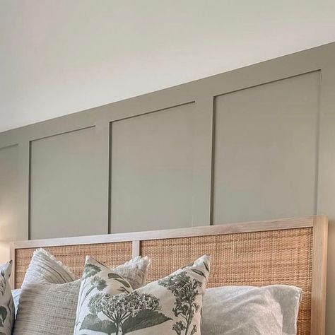 Anna Davidson on Instagram: "SWOON - If you missed the memo green is still having a major moment and we're all about it! @theblossomshome bedroom is giving me major zen vibes with this Farrow & Ball French Gray paint! That's it... we're moving in!​​​​​​​​⠀⠀⠀⠀⠀⠀⠀⠀⠀
.​​​​​​​​⠀⠀⠀⠀⠀⠀⠀⠀⠀
Are you trying to incorporate more green into your space?" Farrow And Ball French Grey Bedroom, French Grey Farrow And Ball, Farrow And Ball French Grey, French Grey Paint, Zen Vibes, Grey Bed, French Gray, Gray Paint, We're Moving