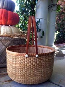 Nantucket Baskets Purse, Antique Baskets, Christmas Tree In Basket, Nantucket Basket, Nantucket Baskets, Basket Making, Cherry Flower, Basket Case, Woven Baskets