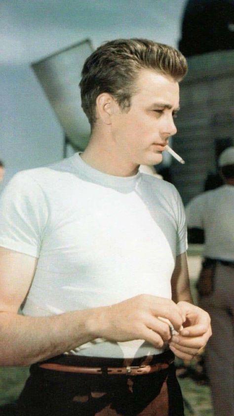 James Dean Haircut, American Actors Male, James Dean Pictures, Calvin Klein Ads, Jim Stark, 60s Men, James Dean Photos, The Bodyguard, A Streetcar Named Desire