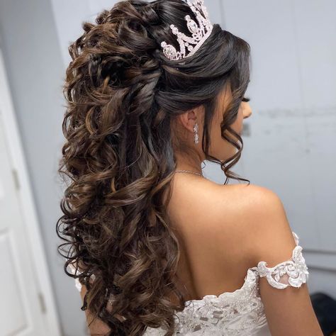 Quinceanera Hairstyles Half Up Half Down, Hairstyle Quince, Down Quinceanera Hairstyles, Sweet 16 Hairstyles, Red Quince, Wedding Hair Half, Quinceanera Hairstyles, Quince Hairstyles, Quince Dresses