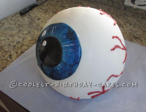 Coolest Eyeball Cake... This website is the Pinterest of birthday cake ideas Eye Cake Ideas, Eyeball Cake, Jake Cake, Scary Cakes, Spooky Birthday, Shaped Cake Pans, Diy Birthday Cake, Eye Ball, Mini Tortillas