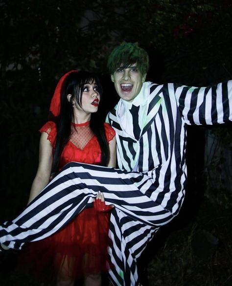 Beetlejuice Couple Costume, Parents With Baby, Beetlejuice Outfits, Beetlejuice Halloween Costume, Beetlejuice Costume, Halloween Duos, Horror Halloween Costumes, Matching Halloween Costumes, Jake Webber