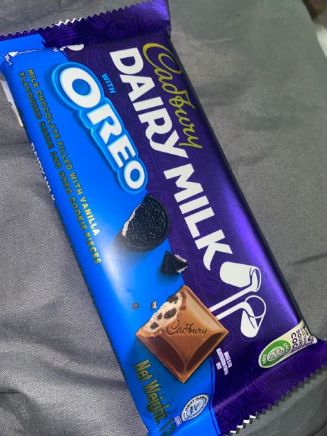 Oreo Chocolate Bar, Coklat Cadbury, Cadbury Oreo, Dairy Milk Chocolate Snap, Silk Oreo, Oreo Milk, Dairy Milk Silk, Bath Aesthetic, Milk Dairy