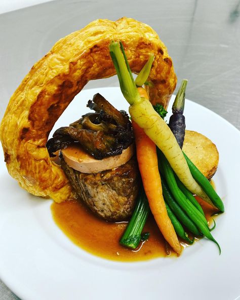 Deconstructed Beef Wellington, Beef Wellington, Catering Business, Us When, Fancy Food, Seasonal Ingredients, Delicious Meals, Food App, Salmon Burgers