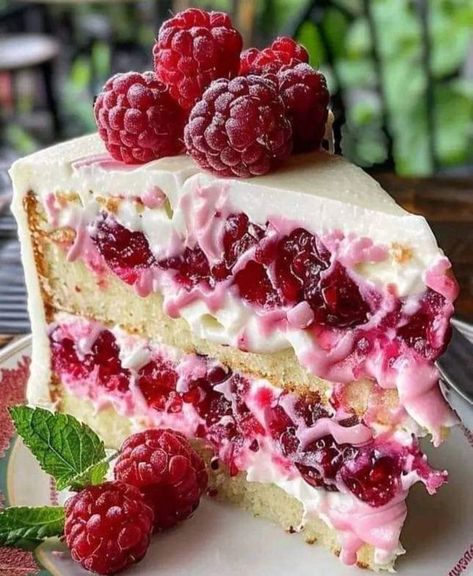 Cream Cheese Layer Cake, Raspberry Cream Cheese, Raspberry Desserts, Raspberry Cream, Raspberry Recipes, Raspberry Cake, Ree Drummond, Piece Of Cake, Chocolate Shavings