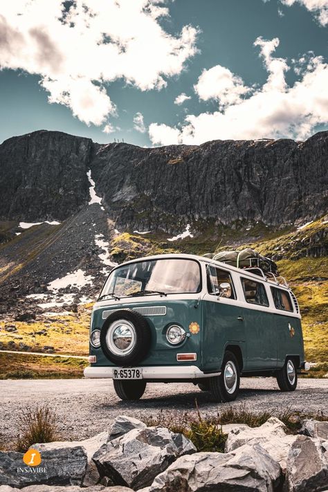 Combi Hippie, Vintage Volkswagen Bus, Vw Wagon, Volkswagen Beetle Vintage, Vw Combi, Airplane Wallpaper, Volkswagen Van, Vintage Vw Bus, Vw Classic