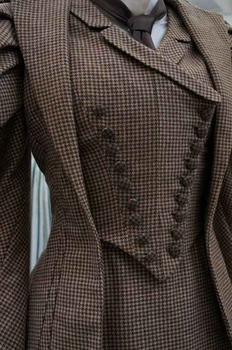 Detail Couture, Walking Dress, Riding Habit, Robes Vintage, Steampunk Costume, Victorian Clothing, Edwardian Fashion, Historical Dresses, Moda Vintage