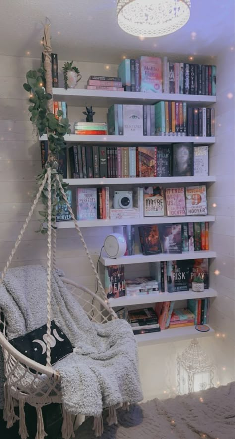 Bookshelves In Bedroom, Bookshelf Inspiration, Dream Bedroom Inspiration, Book Room, Home Library Design, Room Redesign, Redecorate Bedroom, Cute Bedroom Decor, Cozy Room Decor