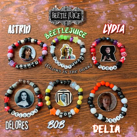 Weird Core Bracelets, Beetlejuice Bracelet Ideas, Beetlejuice Bracelet, Beetlejuice Jewelry, Kandi Bracelets Patterns, Kandi Inspiration, Easy Jewelry Making Ideas, Pulseras Kandi, Bored Jar