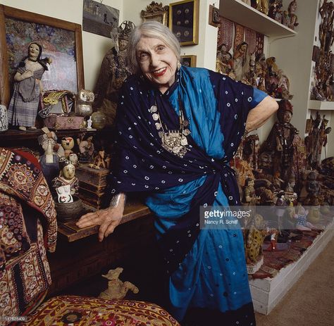 American artist and potter Beatrice Wood, 1893–1998. Her most productive years were from age 80 to 105. "I owe it all to art books, chocolate and young men." At the age of 90, Wood became a writer, having been encouraged to write by her friend, Anais Nin, a French writer. Beatrice Wood, Artist Sculpture, Becoming A Writer, Santa Fe Style, Women Artists, Advanced Style, Anais Nin, Studio Tour, Indian Aesthetic