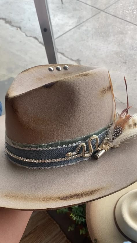 #burnedhat Handmade Rustic Fedora For Western-themed Events, Artisan Flat Crown Fedora For Western-themed Events, Summer Western-style Fedora Hat Bands, Handmade Brimmed Fedora For Western-themed Events, Diy Leather Hat, Artisan Fedora Felt Hat For Western-themed Events, Cowboy Hat Crafts, Cowboy Hat Styles, Cowboy Hat Design