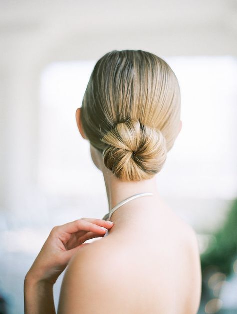 sleek modern ballet bun Minimalist Hairstyle, Ballet Hairstyles, Ballet Bun, Hair Flow, Hair Extensions Best, Peinados Recogidos, Low Bun, Sleek Ponytail, Creative Hairstyles