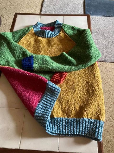 Colorblock Knit Sweater, How To Style A Sweater, Sweater Handmade, Knit Stitch Patterns, Hand Knitted Sweaters, Knitting Girls, Diy Knitting, Knitting Tutorial, Easy Knitting