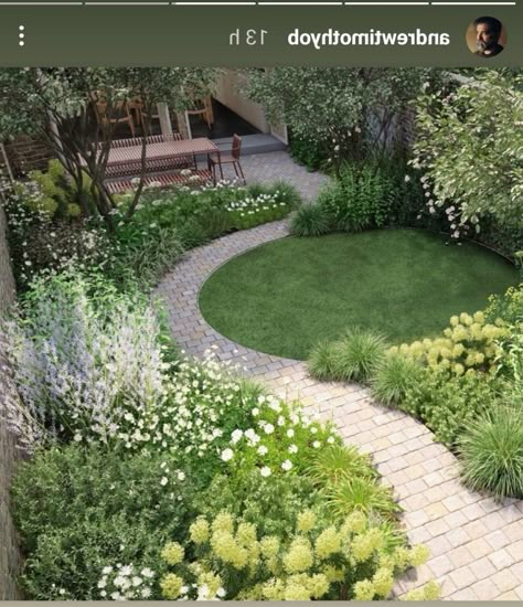 Large Courtyard Garden Ideas, Curved Lawn, Townhouse Garden, Narrow Garden, London Family, Front Garden Design, Star Jasmine, Back Garden Design, Home Landscape