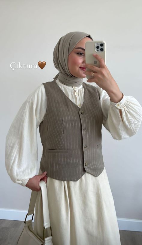 Vintage Hijab, Outfit Muslim, Waistcoat Outfit, Formal Vest, Hijabi Outfit, Neutral Outfits, Europe Outfits, Fashion Top Outfits, Casual Hijab