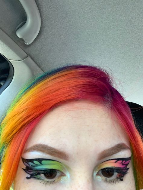 Rainbow Eyeliner Looks, Rainbow Butterfly Makeup, Rainbow Eyeshadow Looks, Rainbow Makeup Ideas, Rainbow Eyeliner, Butterfly Eyeliner, Eyeliner Art, Fairy Costume Diy, Rainbow Eye Makeup