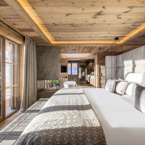 Modern Ski Chalet Interiors, Ski Chalet Bedroom, Modern Chalet Interior, Chalet Modern, Chalet Bedroom, Lech Austria, Manor House Interior, Luxury Chalet Interior, Open Plan Bathrooms