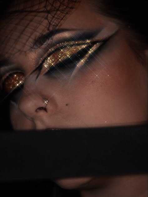 Golden Cat Eye Makeup, Dramatic Black Makeup, Black And Golden Makeup, Black And Gold Eyeliner, Gold Tears Makeup, Gold Goth Makeup, Eyeshadow With Brown Eyes, Dune Inspired Makeup, Solar Eclipse Makeup