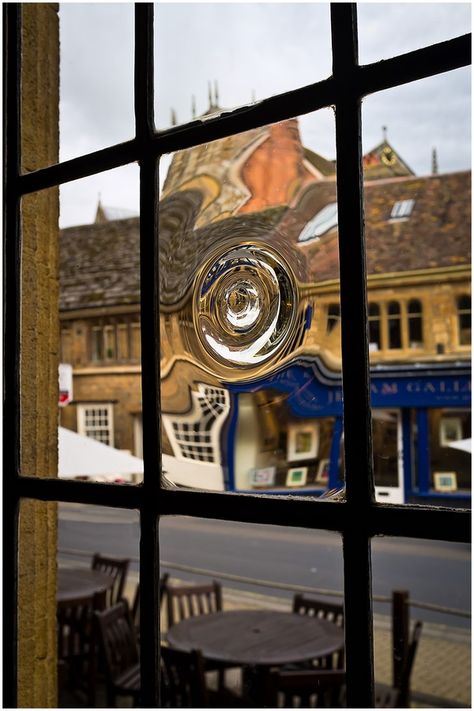 pub window. crown glass bullseye window Pub Window, English Homes, Pub Ideas, British Holidays, Pub Grub, Cottage Windows, English Pub, Happy Images, Pub Decor