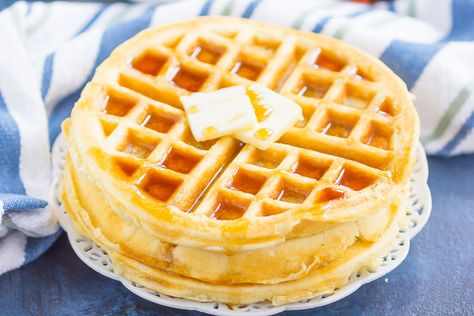 Fluffy Belgian Waffle Recipe, Belgian Waffles Toppings, Easy Belgian Waffle Recipe, Best Belgian Waffle Recipe, Waffles Homemade, Dinner Waffles, Belgian Waffle Recipe, Best Waffle Recipe, Pumpkin Spice Waffles