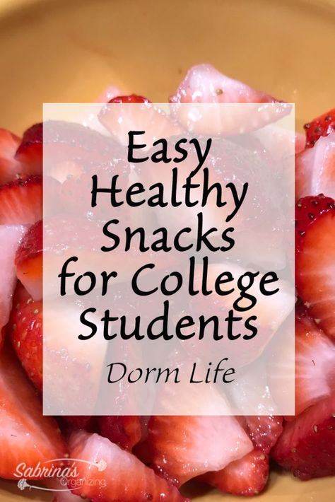 Healthy College Dorm Snacks, Easy Healthy Snacks For College Students, Simple College Lunch Ideas, Dorm Room Healthy Eating, Snack Ideas College Students, Dorm Snacks Grocery Lists, Healthy Foods For College Students Dorm Room, Healthy Exam Snacks, Healthy Dorm Room Snacks