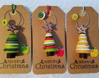 Christmas Button Crafts, Clay Christmas Decorations, Button Ornaments, Teacher Ornaments, Christmas Buttons, Holiday Greeting, Diy Christmas Cards, Teacher Christmas Gifts, Teacher Christmas