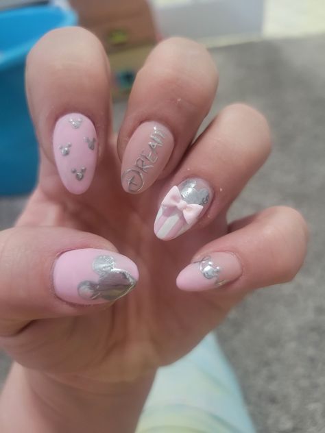 Pink chrome with bow Disney inspired nails Pink Disney Nails Almond, Simple Pink Disney Nails, Pink Disney Christmas Nails, Disney Nail Inspo Almond, Magic Kingdom Nails, Chrome Disney Nails, Purple Disney Nails, Disneyland Nails Designs, Pink Disney Nails