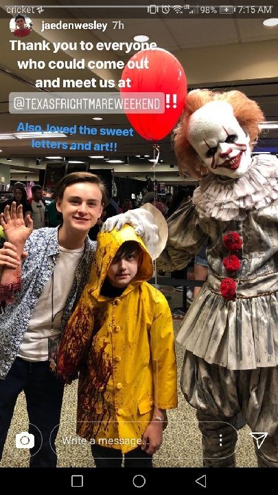 Diy Halloween Costumes For Boys, Pennywise Film, Pennywise Halloween Costume, Halloween Pennywise, Couple Costumes For Halloween, Pennywise Halloween, Jaeden Lieberher, Easy Diy Halloween Costumes, Halloween Costumes For Boys