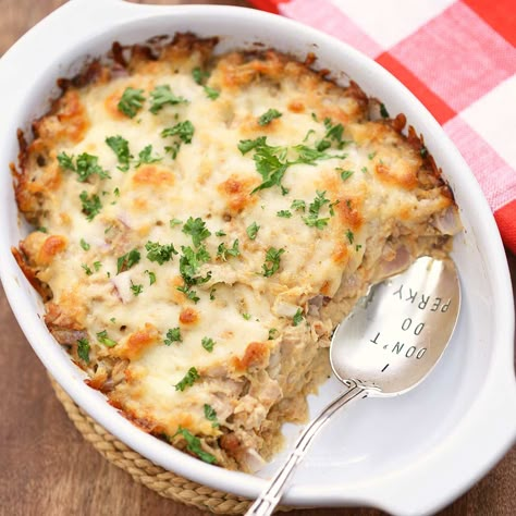 Low Carb Keto Tuna Casserole | Healthy Recipes Blog Tuna Casserole Healthy, Keto Tuna Casserole, Low Carb Seafood, Low Carb Casserole, Keto Tuna, Keto Seafood Recipes, Casserole Healthy, Keto Fish, Keto Main Dishes