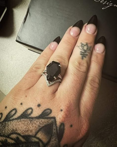 Goth Engagement Rings Vintage Style, Spooky Engagement Ring, Goth Proposal, Goth Wedding Rings, Wedding Ring Goals, Goth Wedding Ring, Goth Engagement Rings, Plus Size Alt Fashion, Plus Size Alt