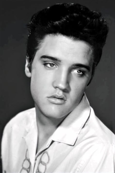 Legendary Photos, Vintage Actors, King Elvis Presley, Tupelo Mississippi, Young Elvis, Elvis Photos, Elvis Presley Images, Jailhouse Rock, Ali Larter