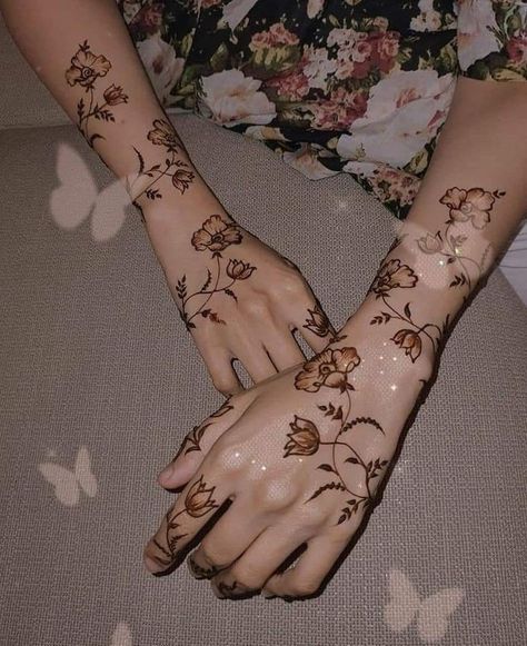 Trending Summer Nails, Cute Henna Designs, Unique Henna, Henna Style Tattoos, Henna Designs Wrist, Henna Inspired Tattoos, Floral Henna Designs, Finger Henna Designs, Henna Tattoo Designs Hand