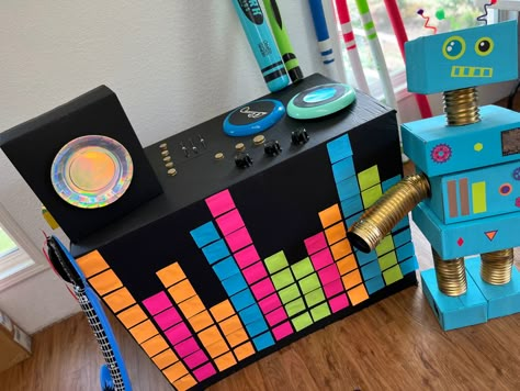 How To Decorate A Parade Float, Diy Boombox Prop 80s Party, 80s Karaoke Party, Diy Dj Booth Cardboard, Start The Party Vbs Decorations, Start The Party Vbs 2024, Diy Dj Booth, Karaoke Booth, Mtv Party