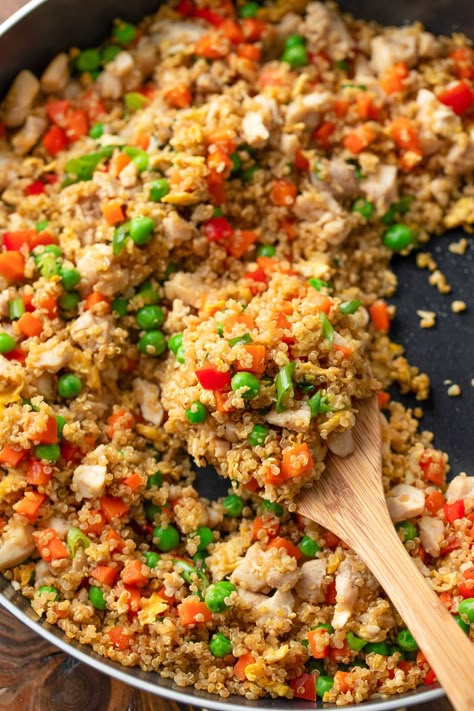 Chicken Quinoa Fried Rice Chicken Fried Quinoa, Quinoa Stir Fry Recipes Chicken, Quinoa Fried Rice, Cauliflower Chicken, Rice Peas, Chicken Cauliflower, Vegetarian Dish, Chicken Quinoa, Chicken Meal Prep