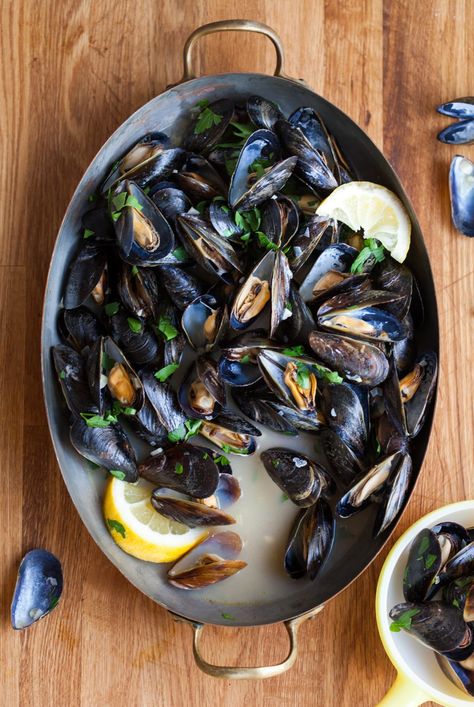 Try This Simple Tip for Plump Steamed Mussels and Clams | Kitchn Steamed Mussels, Mussels Recipe, Romantic Meals, Romantic Dinner Recipes, Cooking Lessons, Quick Weeknight Meals, Fish Dishes, Seafood Dishes, Fish And Seafood