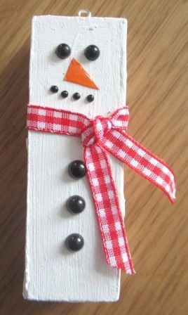 Jenga Block Snowman, Jenga Snowman, Jenga Ornaments, Block Snowman, Jenga Blocks, Snowman Christmas Tree, Block Craft, Diy Dollar Store Crafts, Classroom Crafts