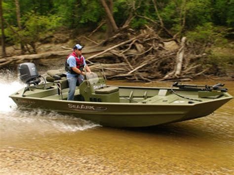 Diy Center Console, Jon Boat Project, Mud Boats, Duck Hunting Boat, Duck Boats, Boat Console, Jon Boats, Trailer Design, Center Console Fishing Boats