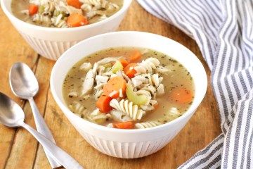 Fodmap Chicken Soup, Chicken Soup From Scratch, Low Fodmap Vegetables, Fodmap Chicken, Best Chicken Noodle Soup, Low Fodmap Chicken, Low Fodmap Diet Recipes, Lemon Chicken Soup, Chicken Noodle Soup Easy