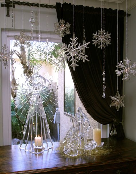 Transitional Dining Room Glass Decoration Dwellingdecor Rebecca Robeson Design Christmas, Robeson Design Christmas, Rebecca Robeson Design, Snowflake Wedding Decorations, Rebecca Robeson, Robeson Design, Snowflake Wedding, Transitional Dining Room, Transitional Dining