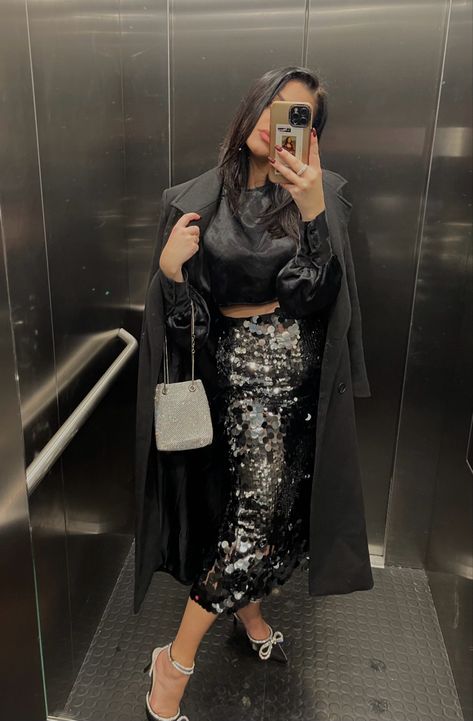 Long Black Sequin Skirt, Long Sparkly Skirt Outfit, Black Sparkly Skirt Outfit, Black Glitter Skirt Outfit, Sparkly Long Skirt, Sparkly Skirt Outfit, Black Sequin Skirt Outfit, Glitter Skirt Outfit, Mid Skirt Outfits