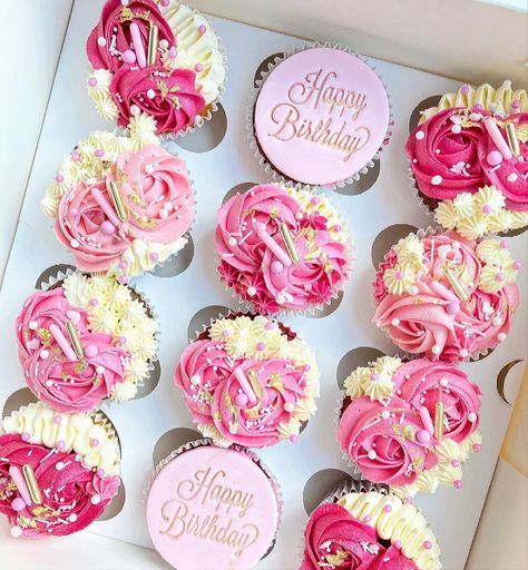 Pink Birthday Cupcakes Ideas, Fancy Pink Cupcakes, Pretty Pink Cupcakes, Pretty Pink Cupcakes Birthdays, Purple And Pink Cupcakes Birthday, 18th Birthday Cake Designs, Cake 2023, Biscuit Cupcakes, Easy Unicorn Cake