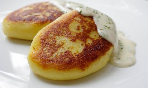 Lithuanian-style potato pancakes with meat - ☑️ a dish that is easy to make if using this recipe.🍽️ Try this food recipe right now! Lithuania Food, Lithuanian Recipes, Dill Recipes, Coconut Flour Pancakes, Potato Pancakes, European Food, Dessert Recipes Easy, Meat Recipes, Easy Desserts