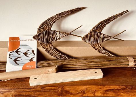 How to Make a Willow Swallow for Beginners? Willow Weaving Beginners, Kit Willow, Willow Sculptures, Weaving Willow, Flat Screwdriver, Straw Weaving, Bird House Kits, Willow Weaving, Weaving Kit