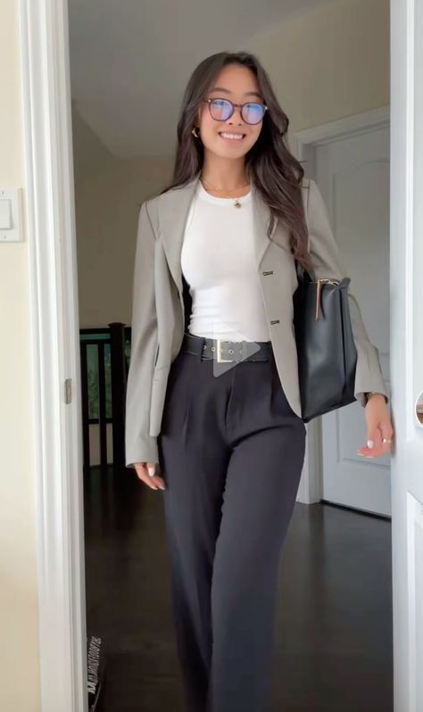 Formal Interview Outfit Woman, Nursing Interview Outfit, Interview Outfits Women, Woman Office, Professional Work Outfit, Work Fits, Casual Professional, Business Outfits Women, Stylish Work Outfits